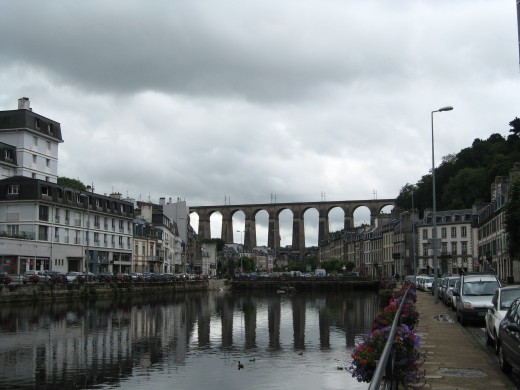 The river, centre and viaduct of Morlaix.